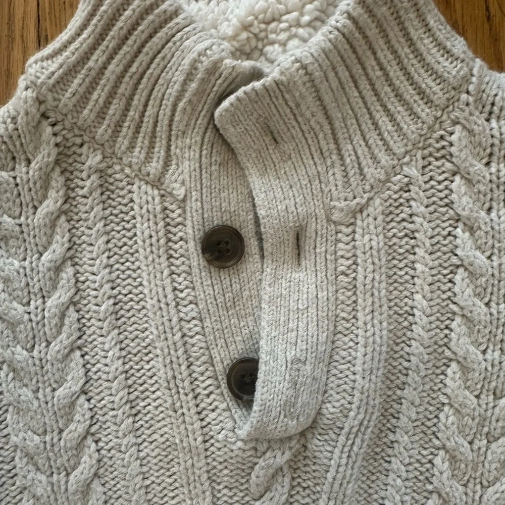 GAP Kids Cream Cable Knit Sweater. Size Large (10-11)